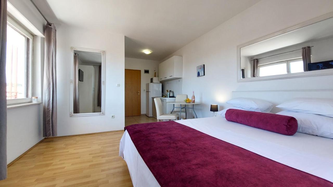 Sea Side Apartments Vodice Extérieur photo