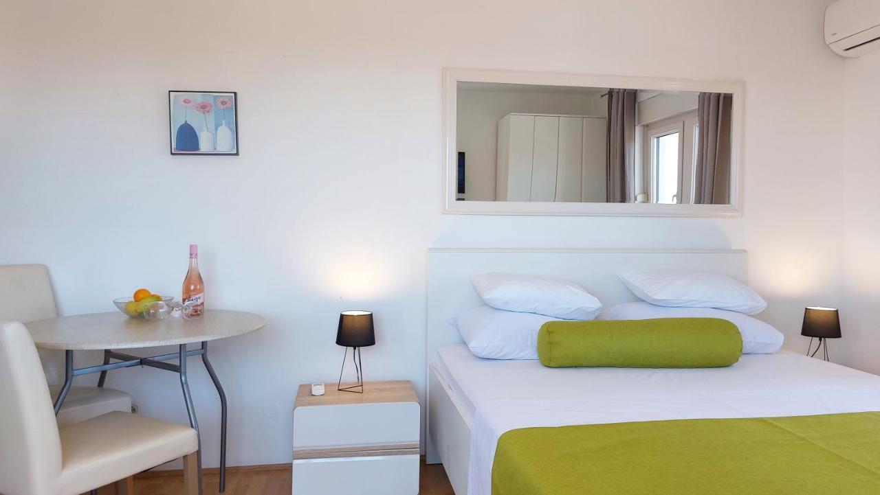 Sea Side Apartments Vodice Extérieur photo